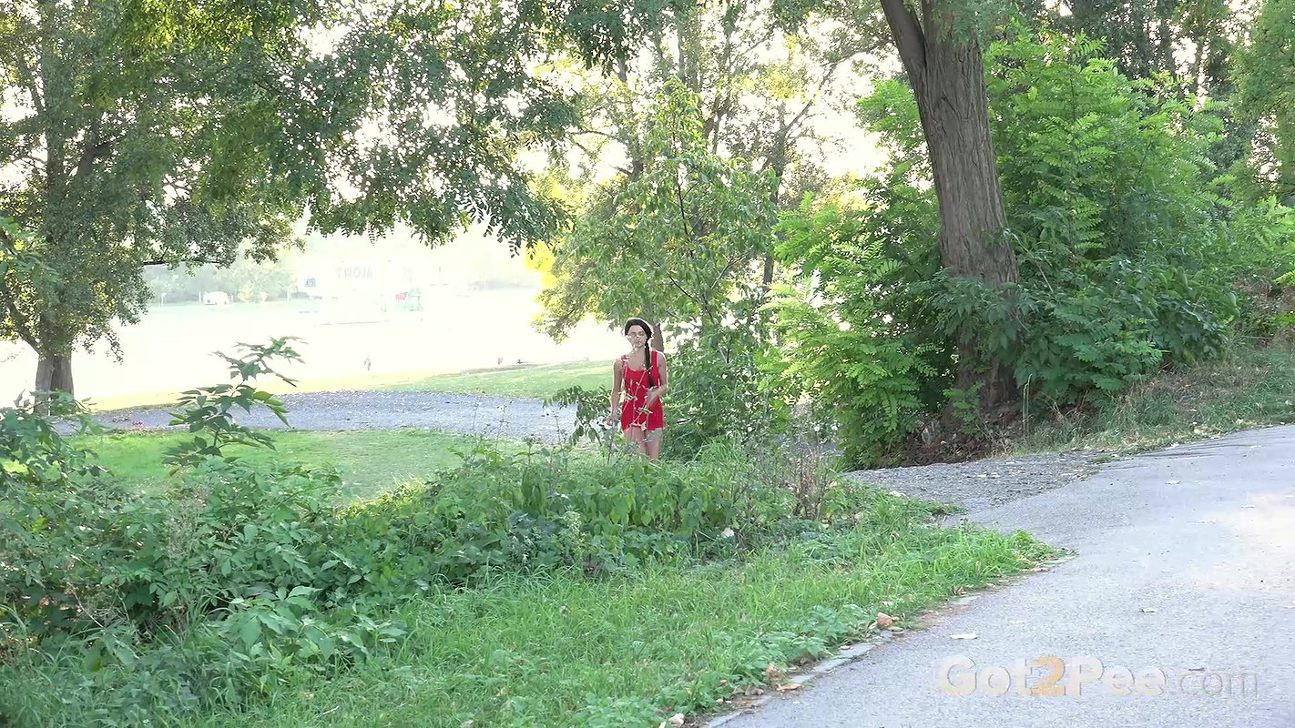 Red Tank Top 1080p Got2Pee Com