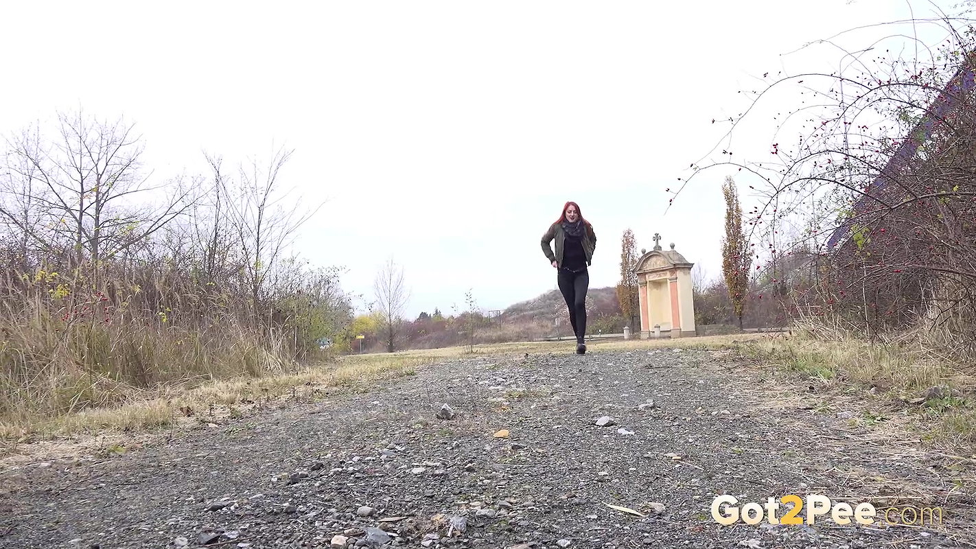 Redhead Katie Shows Off Her Ass While Peeing Got2pee