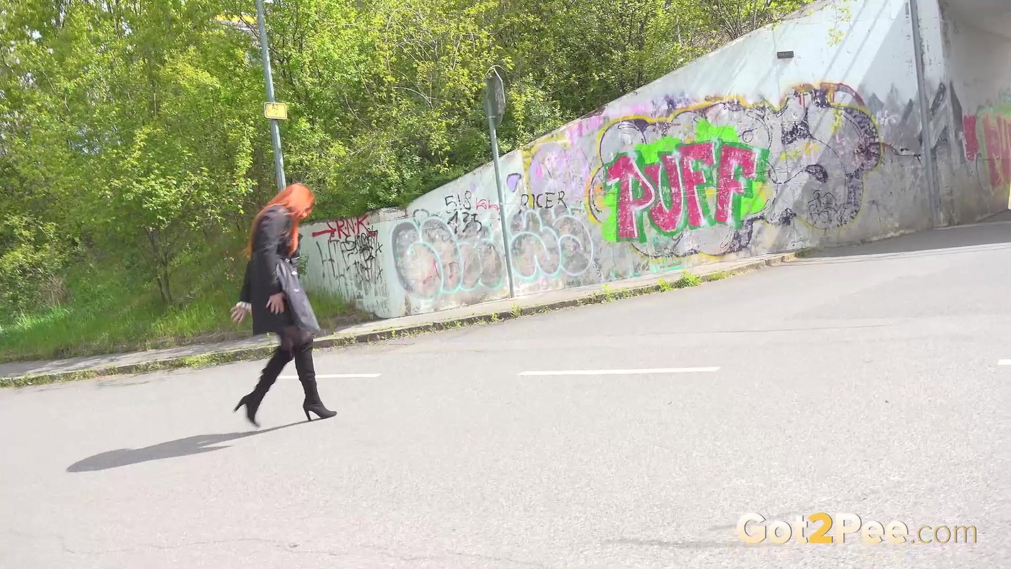 Redhead Rushing 1080p Got2Pee