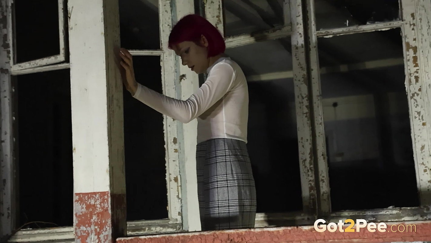 Revealing Her Ass Got2Pee