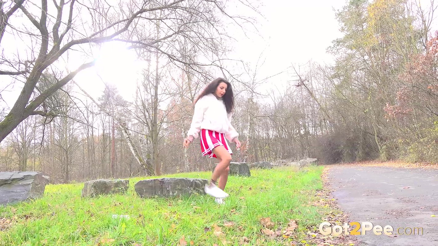 Rock Squatting 1080p Got2Pee