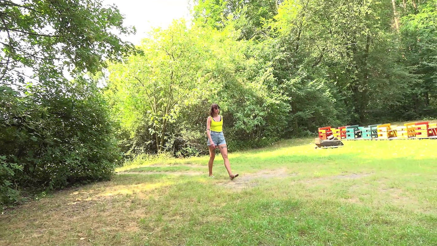 Spraying Over The Bench Got2Pee