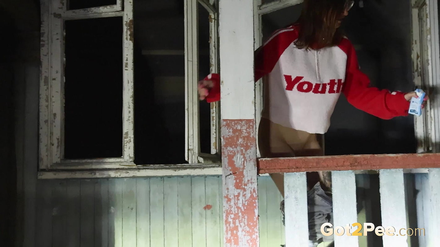 Spreading Those Cheeks 1080p Got2Pee