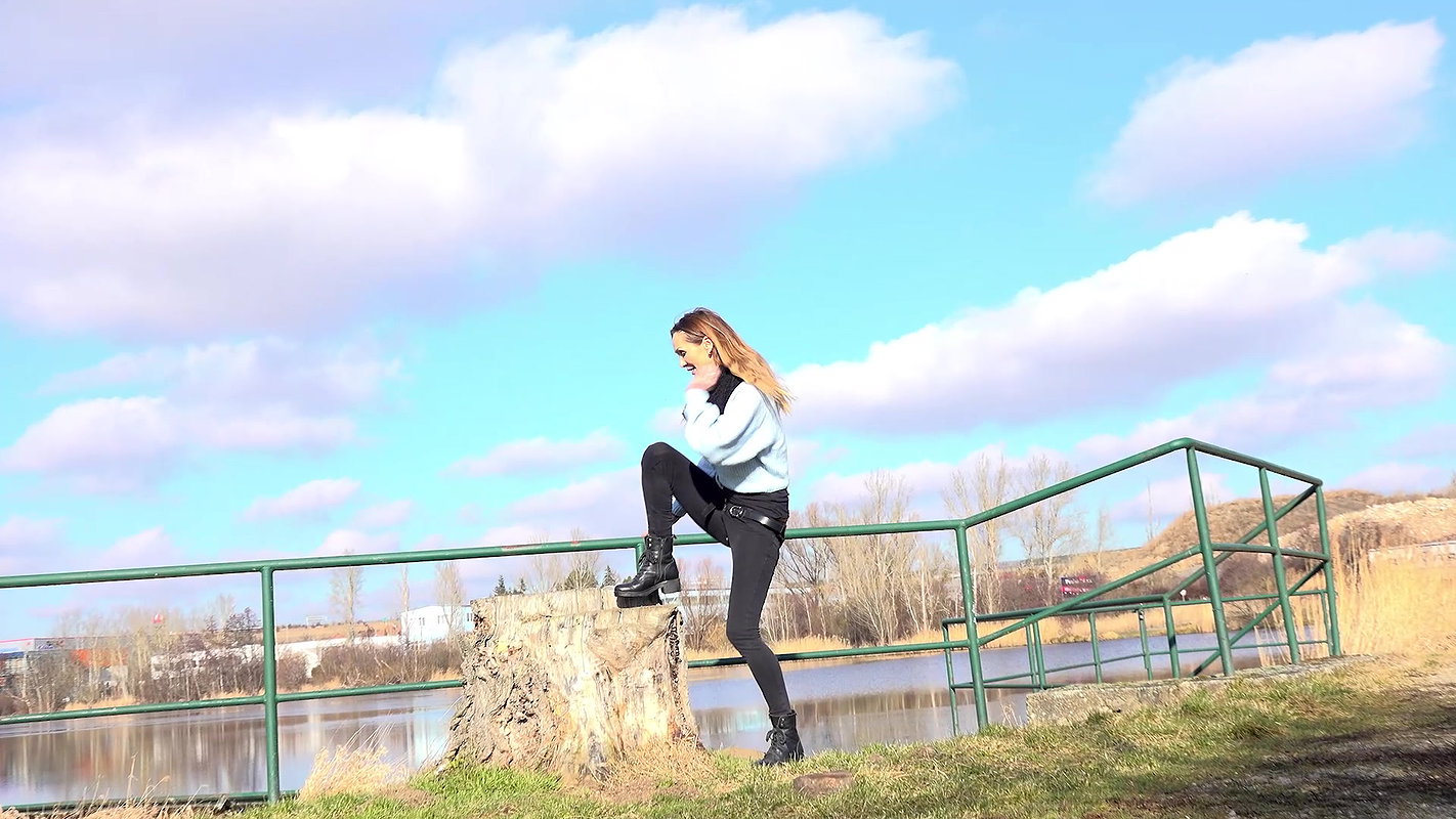 Squatting On A Stump 1080p Got2Pee Com