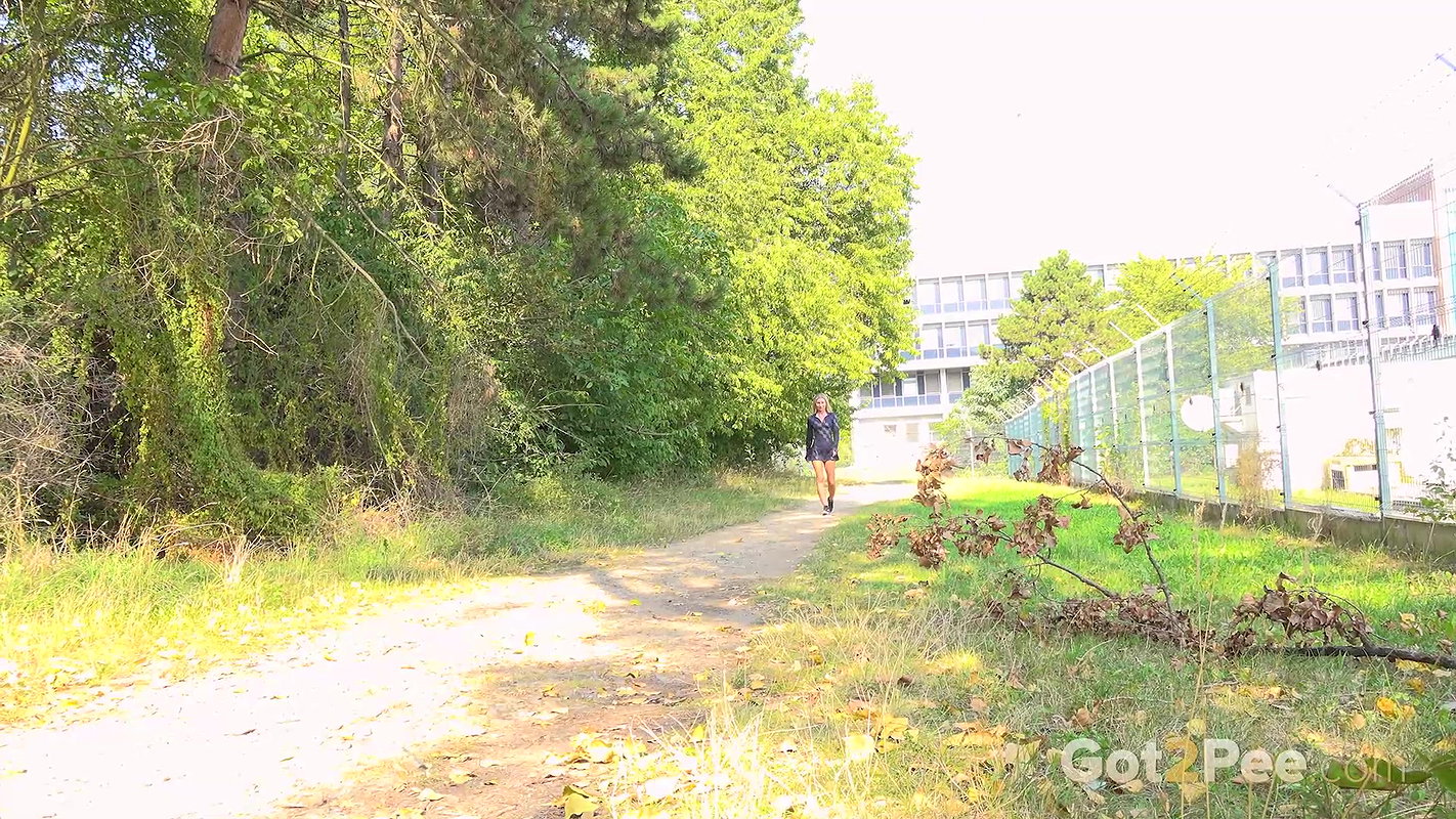 Squatting Showers 1080p Got2Pee