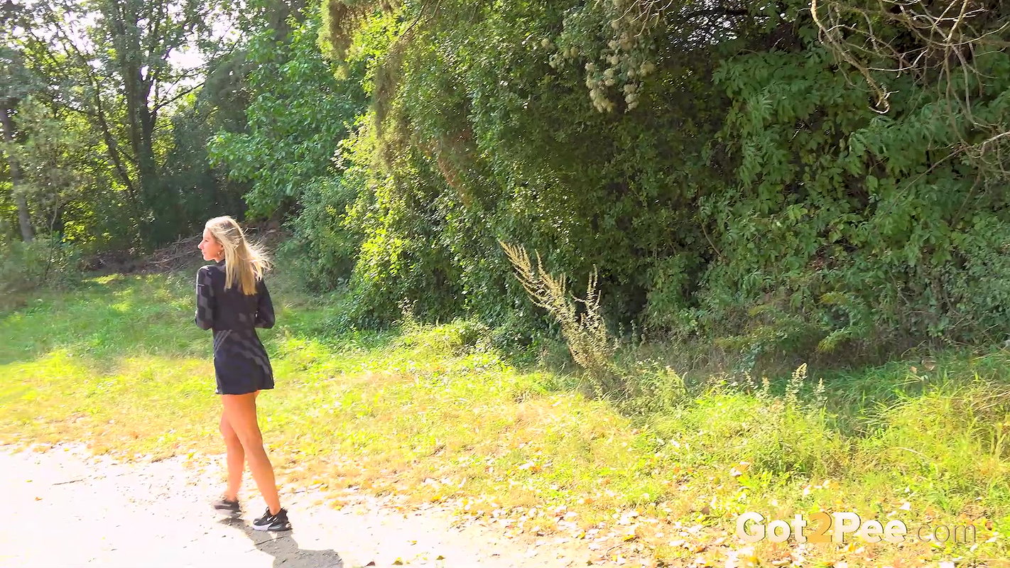 Squatting Showers 1080p Got2Pee