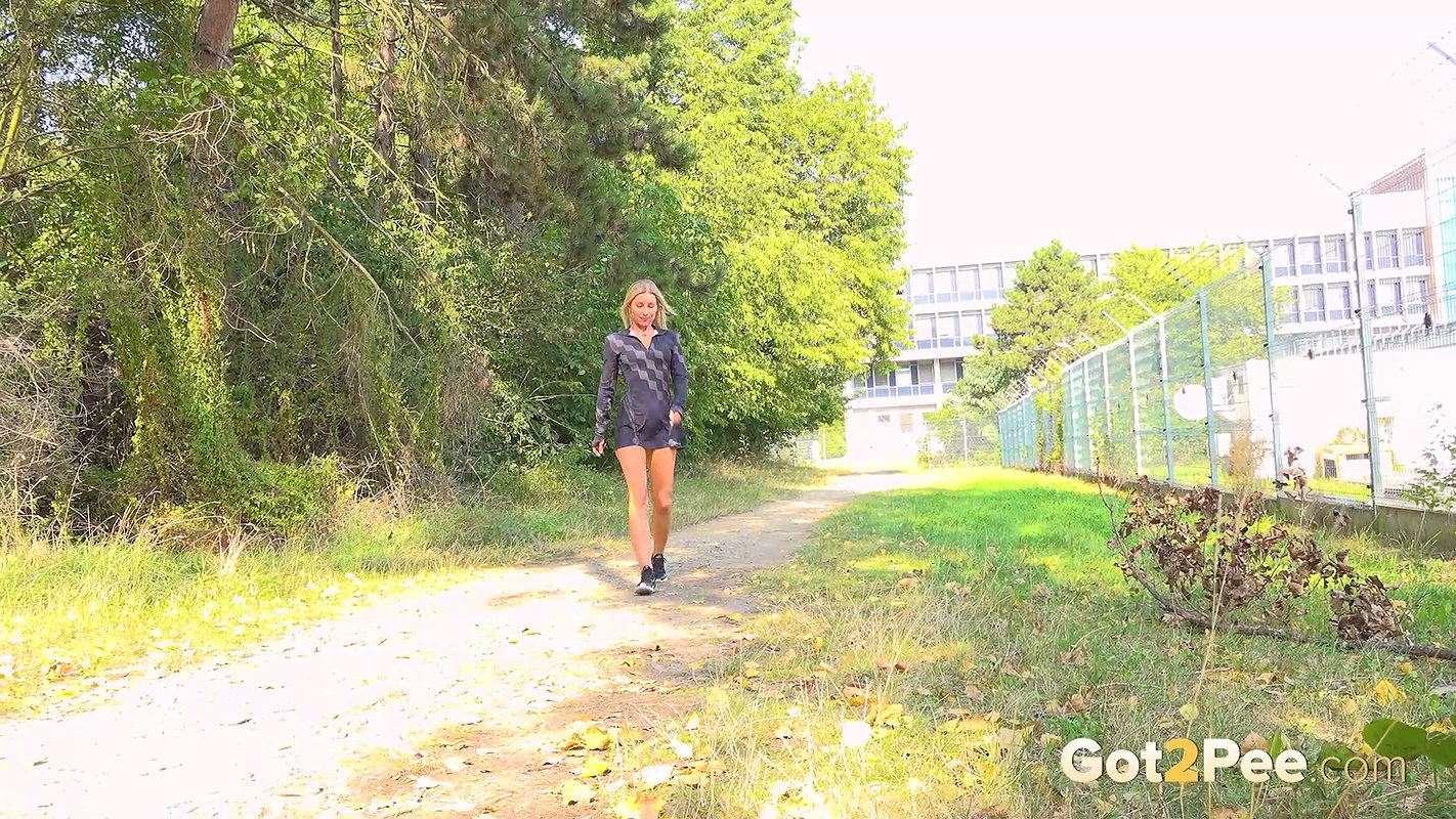 Squatting Showers 1080p Got2Pee