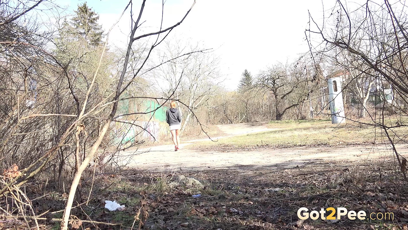 Standing In The Suburbs 1080p Got2pee