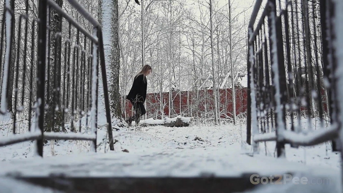 Steamy In The Snow 1080p Got2Pee