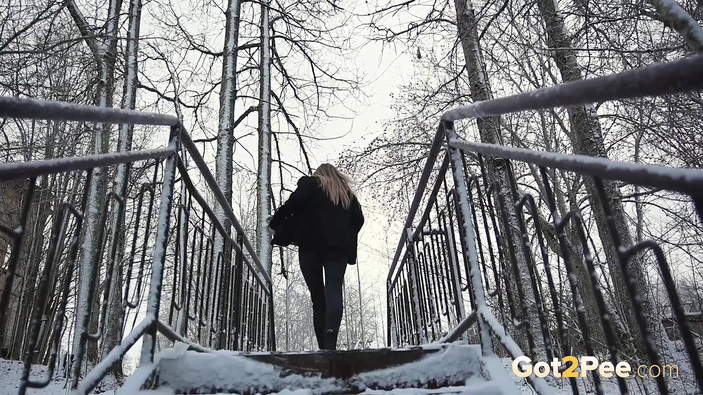 Steamy In The Snow 1080p Got2Pee