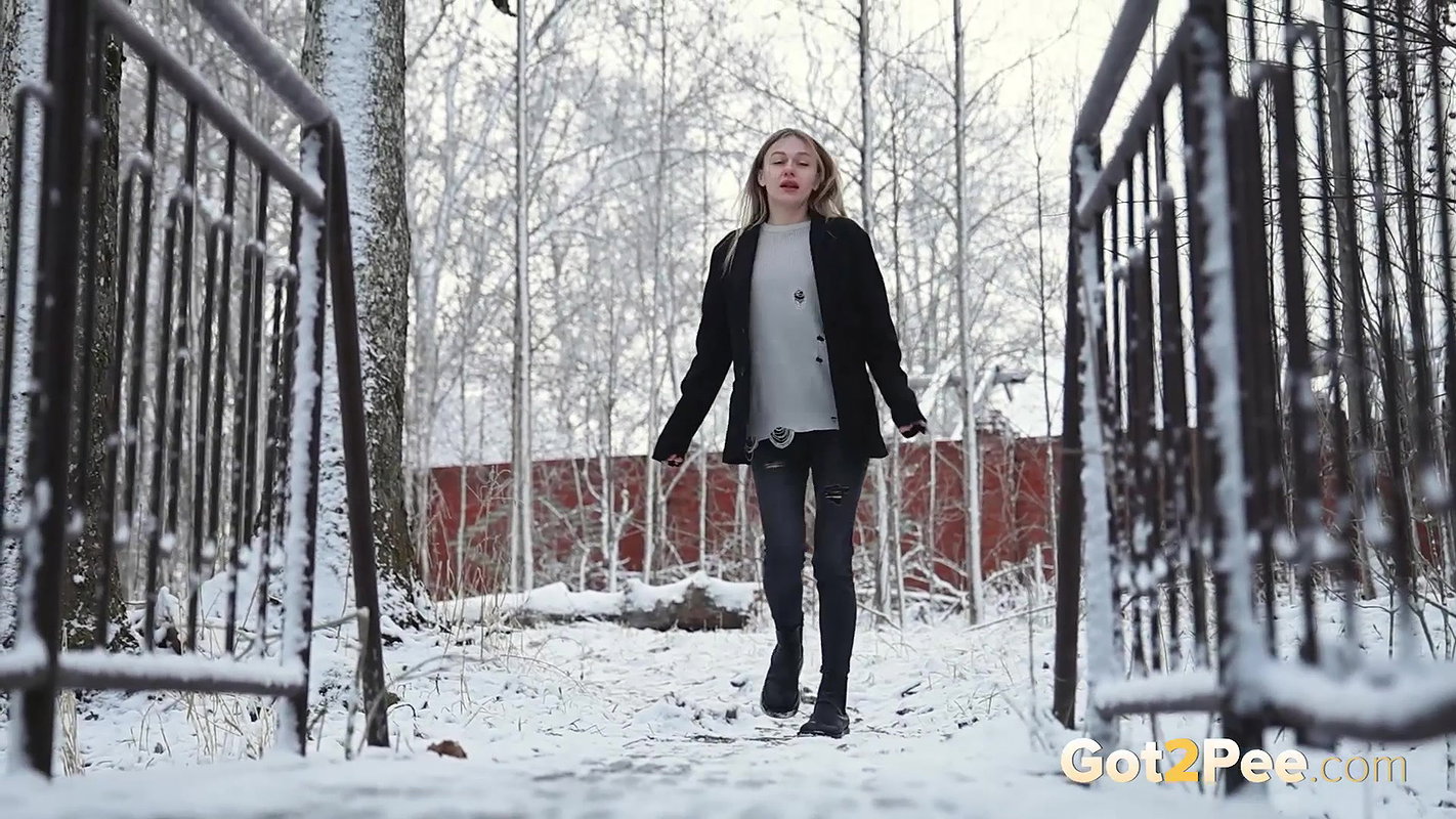 Steamy In The Snow 1080p Got2Pee