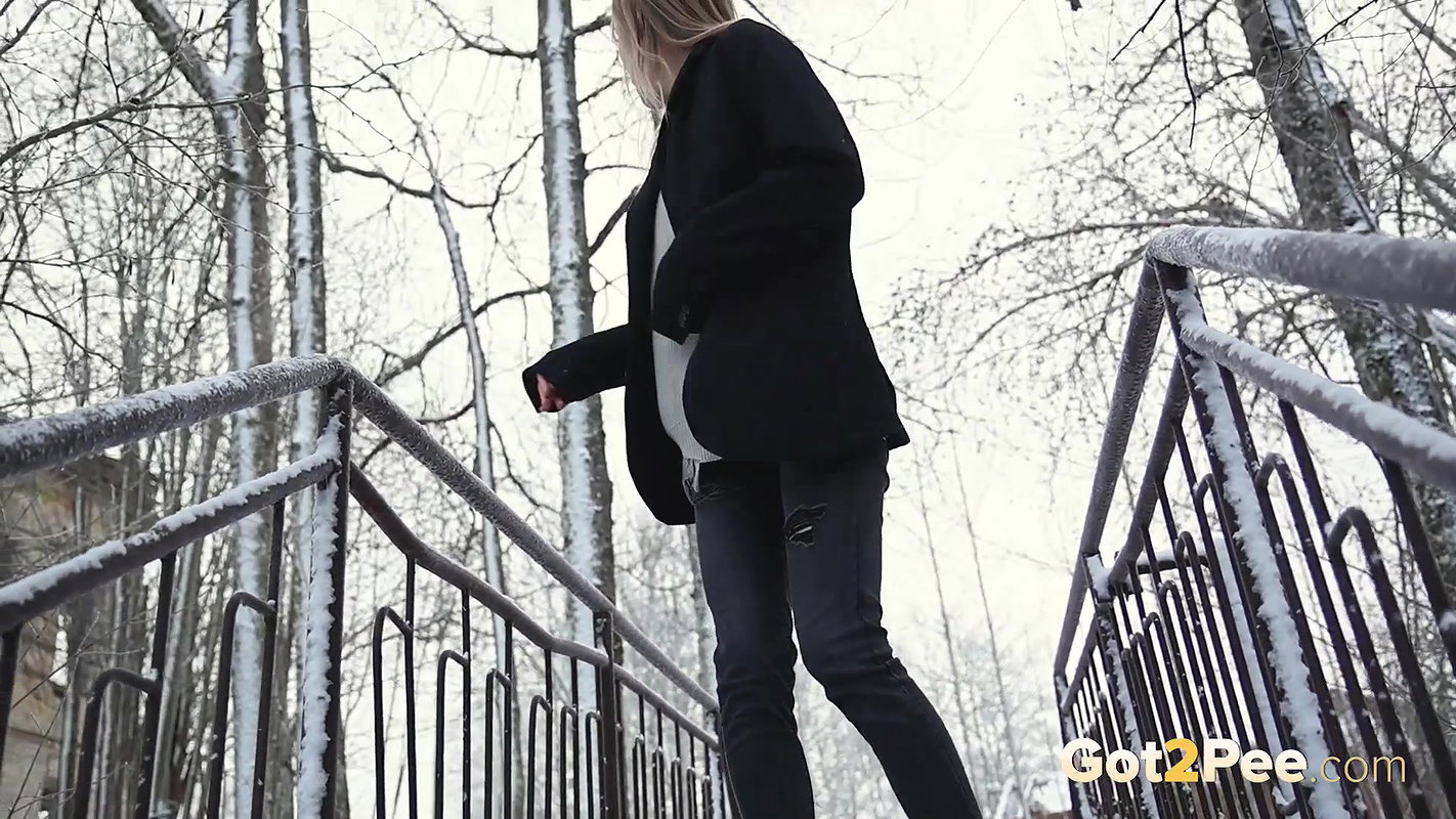 Steamy In The Snow 1080p Got2Pee