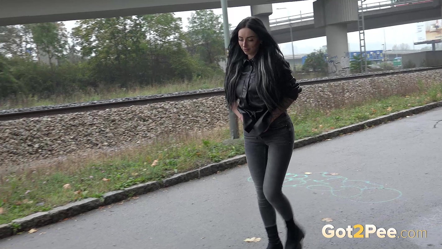 Stunning Dark Haired Babe Squats And Pees Got2pee