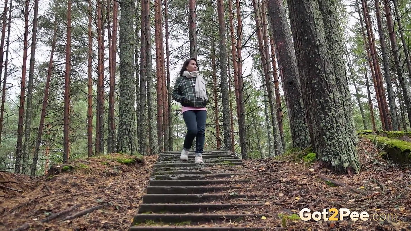Sunny On The Steps 1080p Got2Pee