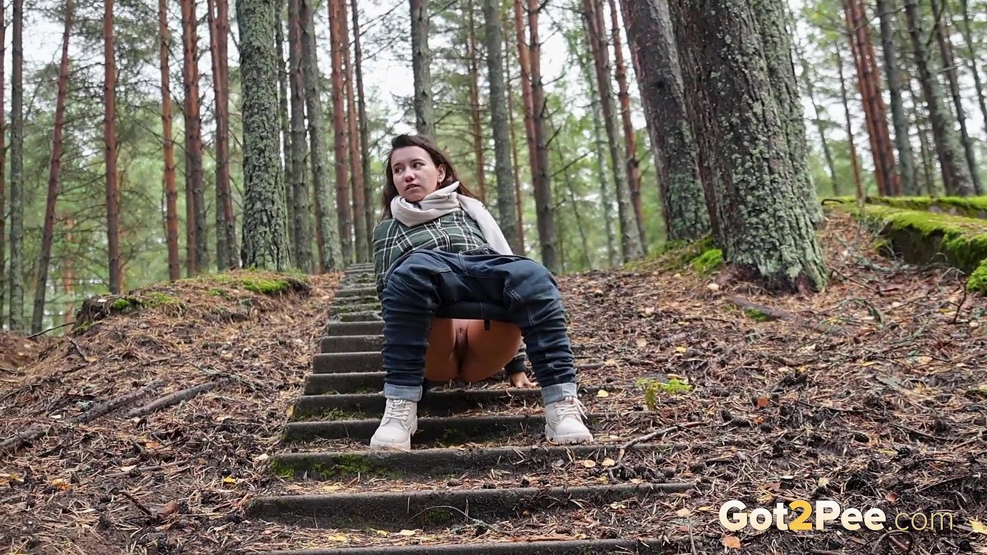 Sunny On The Steps 1080p Got2Pee