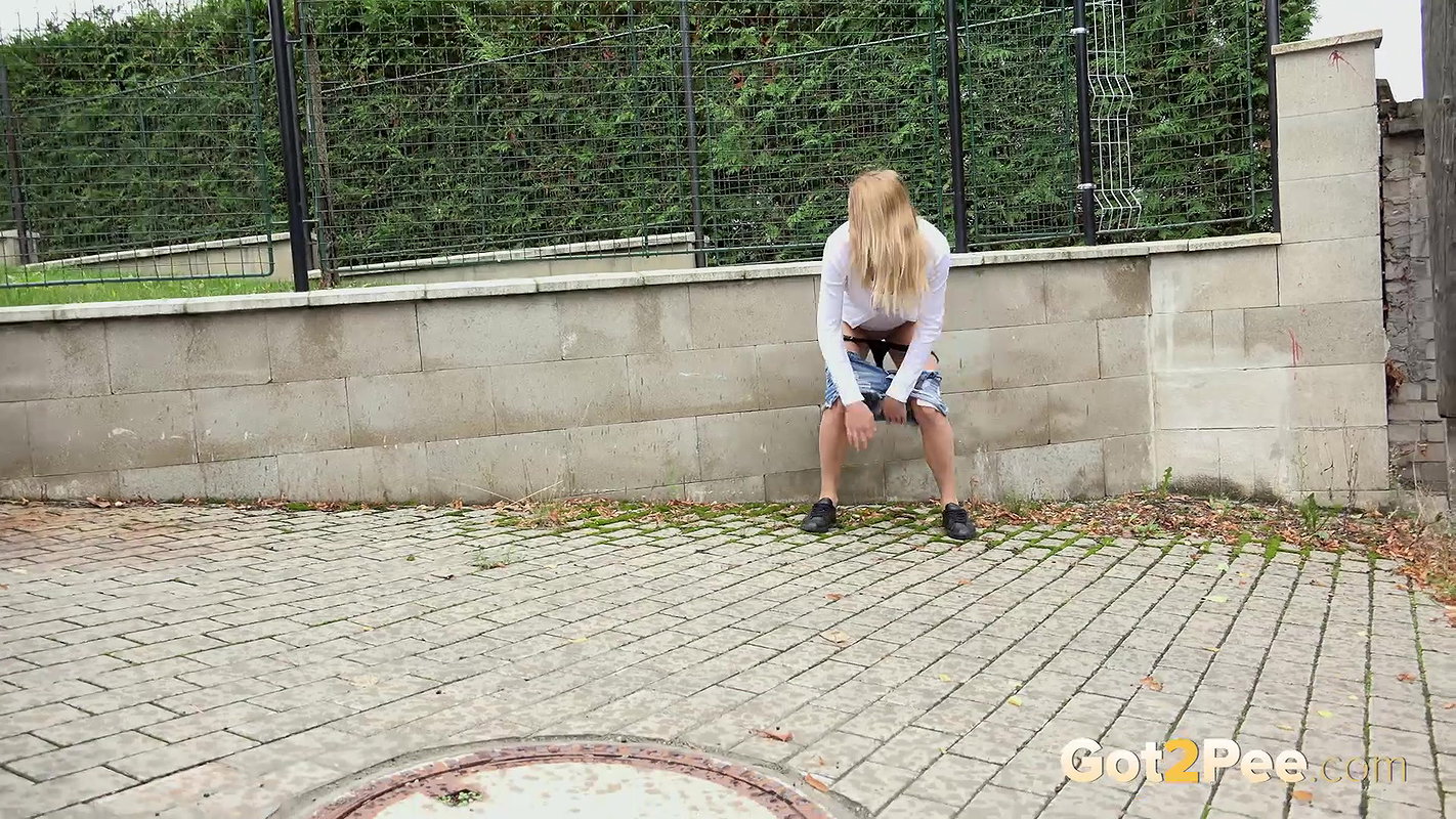 Tippy Toes 1080p Got2Pee mp4