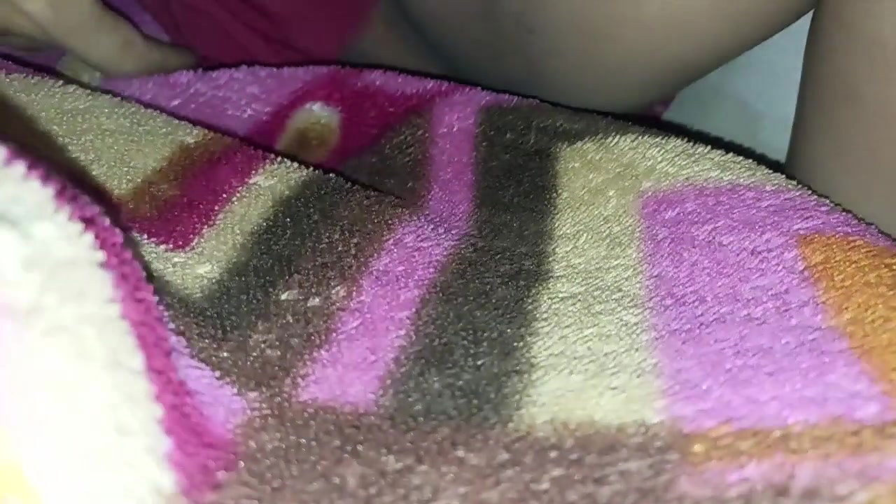 desi sister seeliping pussy touch