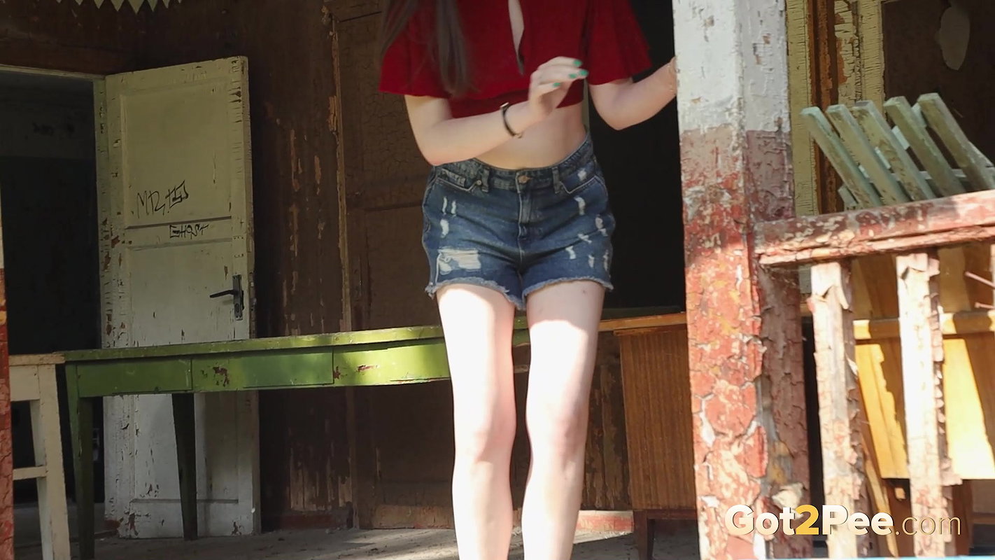 Trickling Down The Steps Got2pee