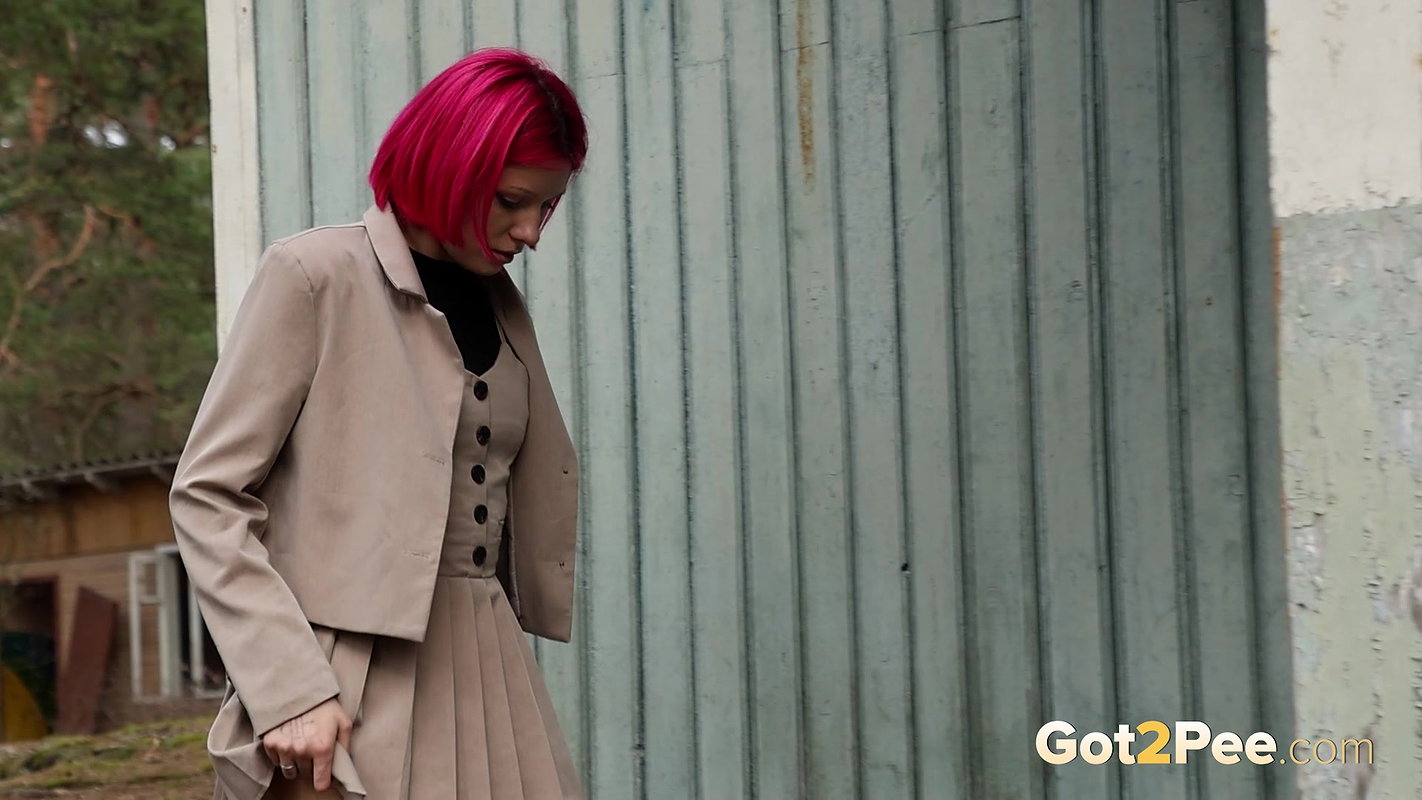 Upskirt View 1080p Got2Pee