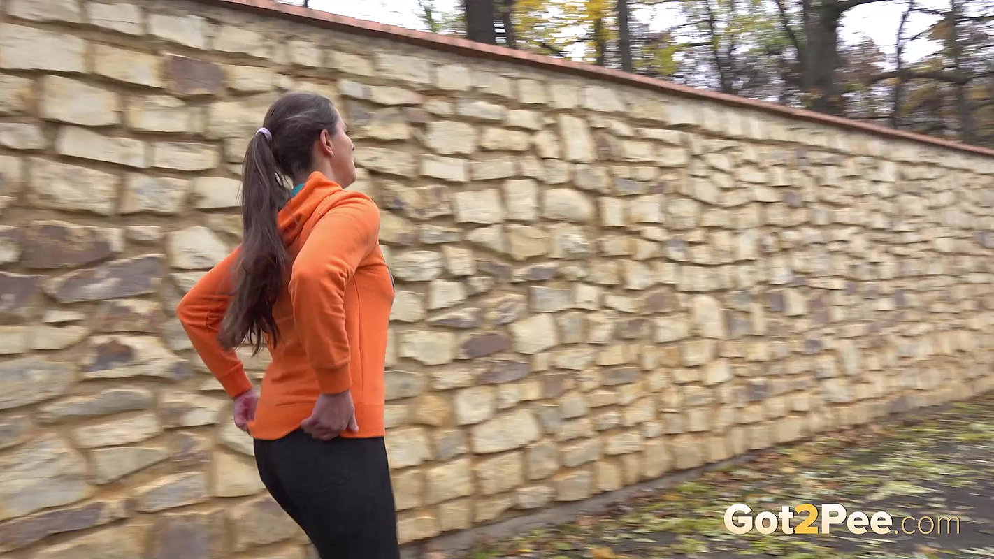 Valentina Ross Squats On A Path To Piss Got2pee