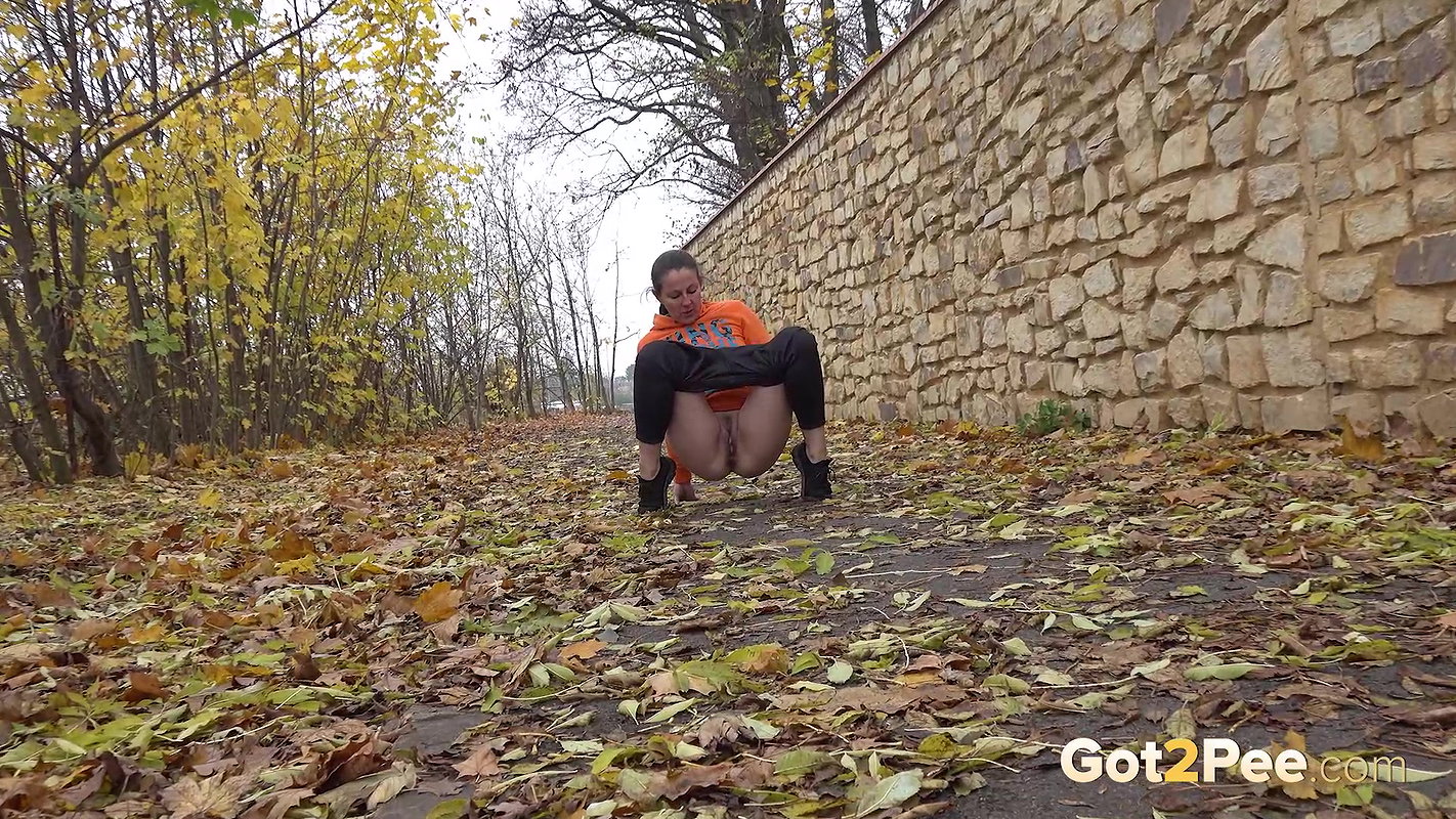 Valentina Ross Squats On A Path To Piss Got2pee