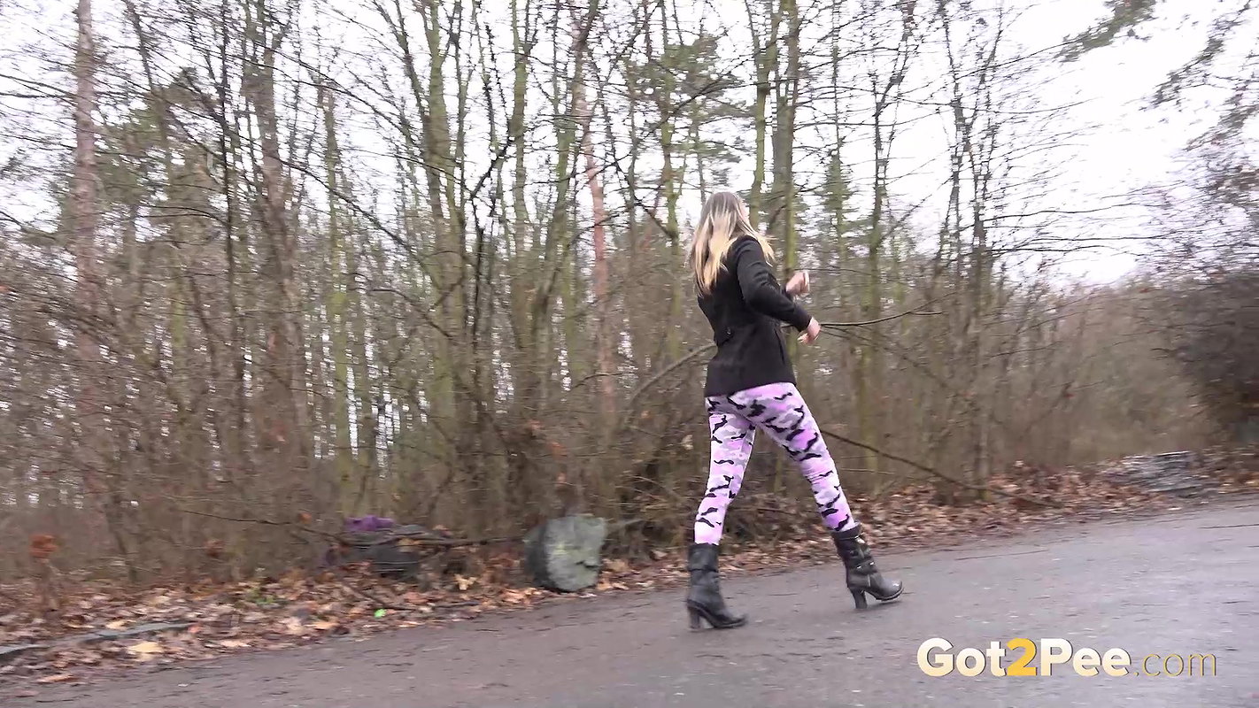 Victoria Daniels Relieves Her Piss Desperation Got2pee