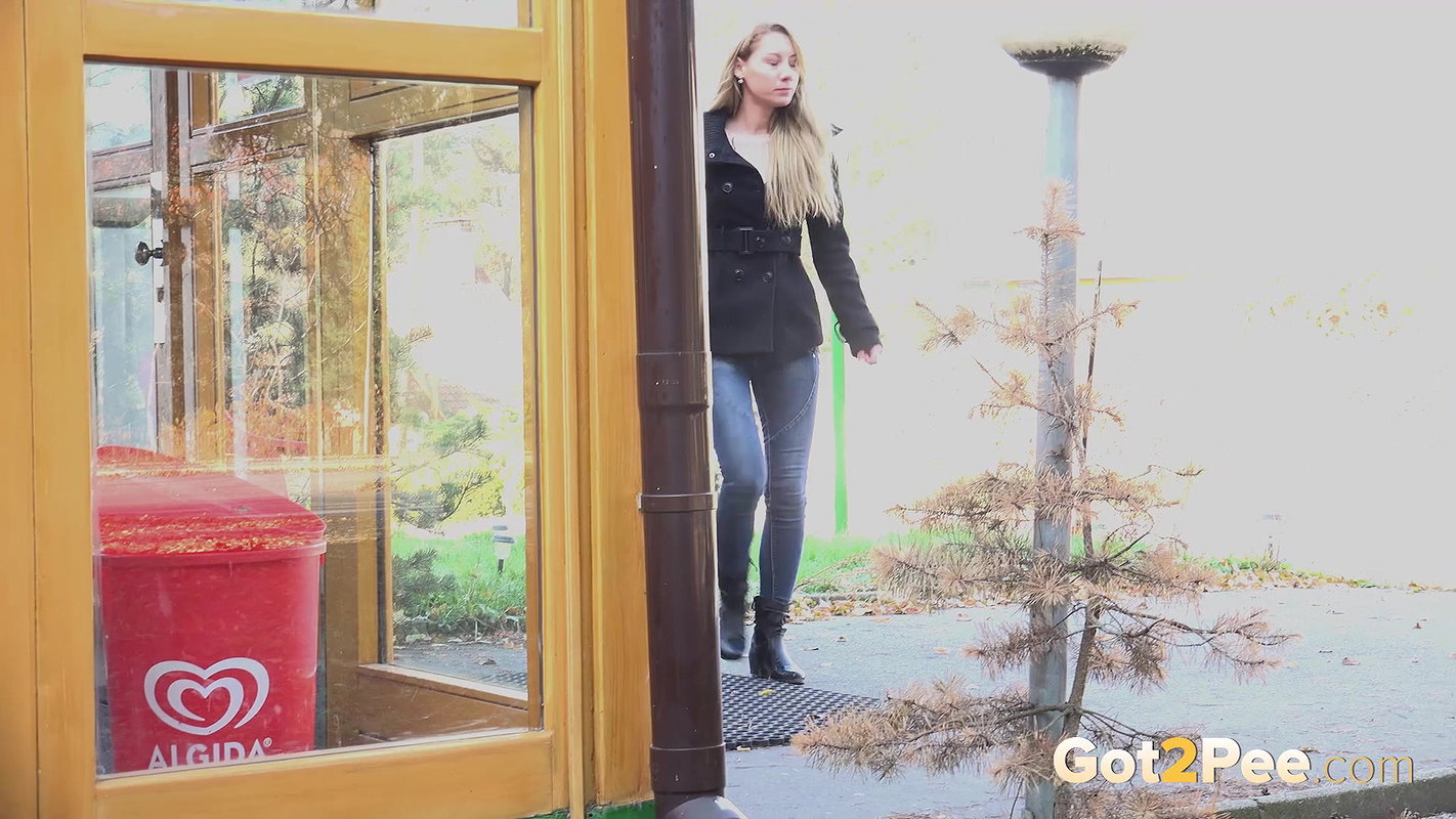 Winter Squat 1080p Got2Pee Com