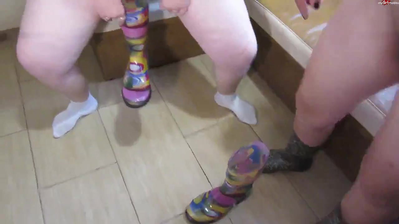 abby30 Pissing in rubber boots in the kitchen