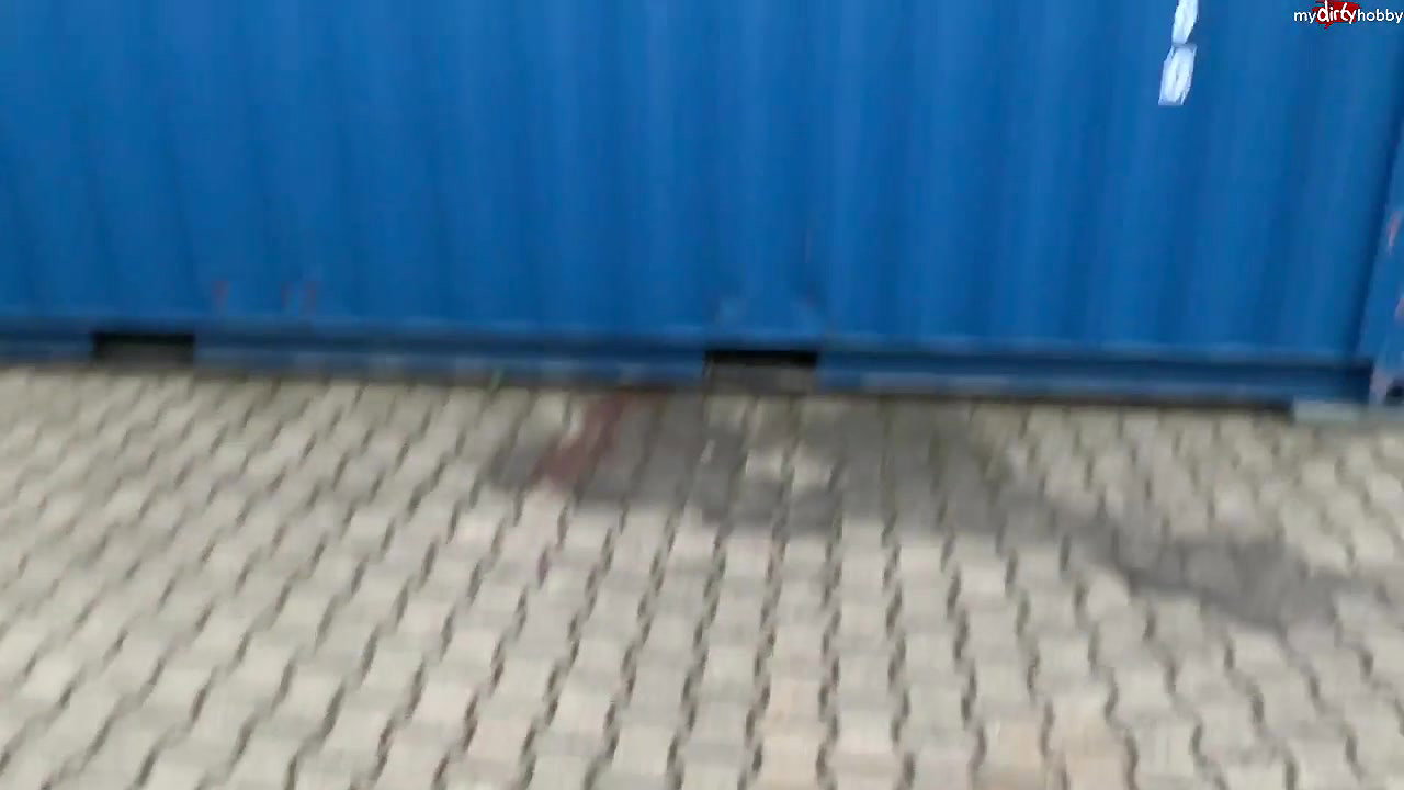 vil Sophie Ship Container Piss From Lofty Heights Just Let Everything Run