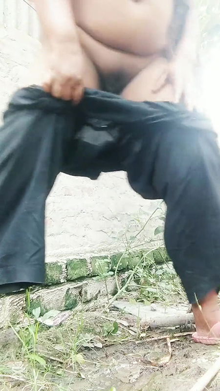 sadia sissy in the jangol and shows his beautiful pussy and big ass