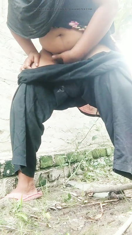 sadia sissy in the jangol and shows his beautiful pussy and big ass