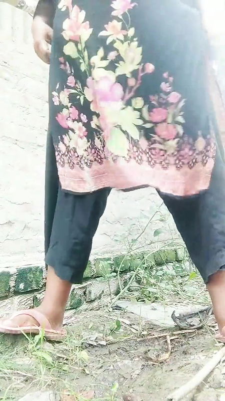 sadia sissy in the jangol and shows his beautiful pussy and big ass