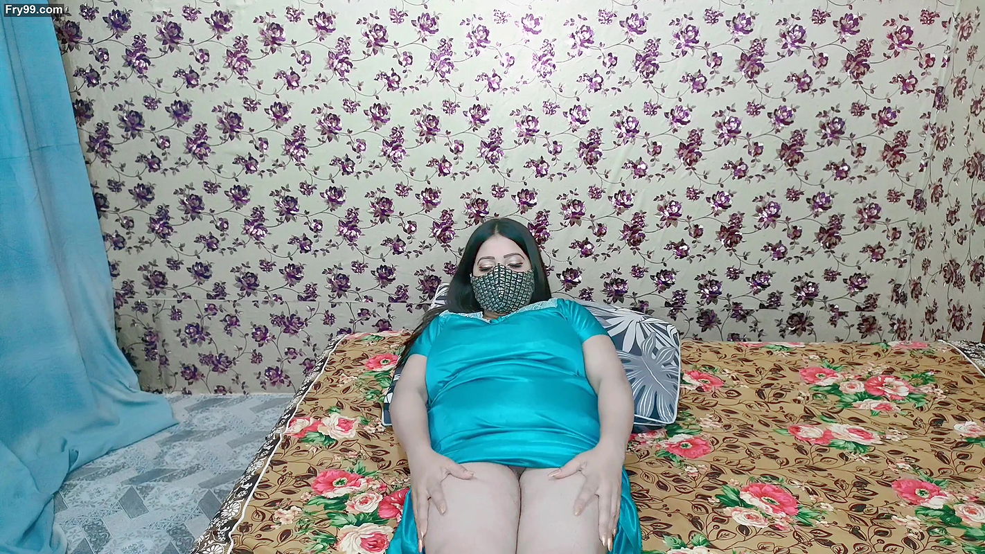 Indian Sexy Big Boobs Aunty Masturbating