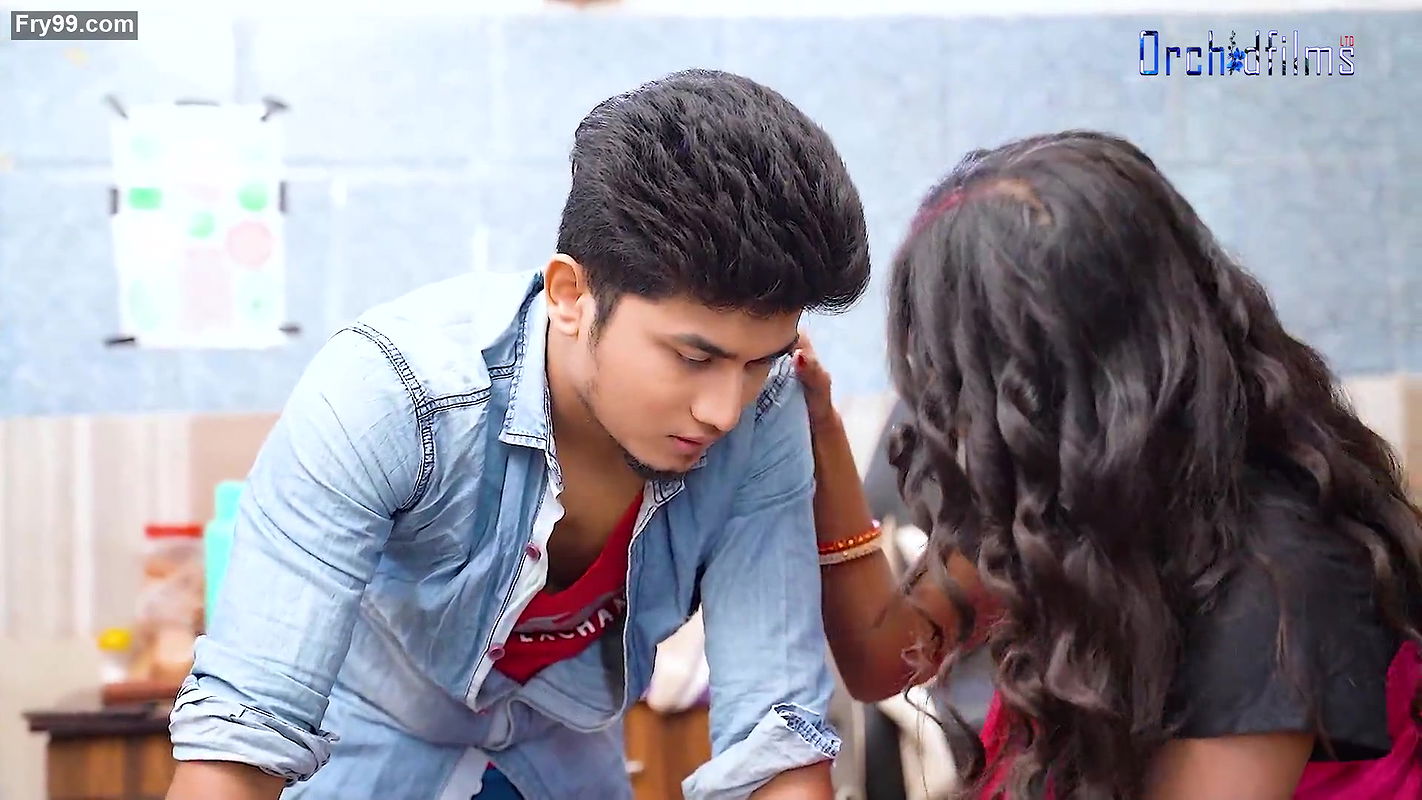 DESI DIRTY BHABI WANTS BIG COCK OF HER LAPTOP SERVICE BOY