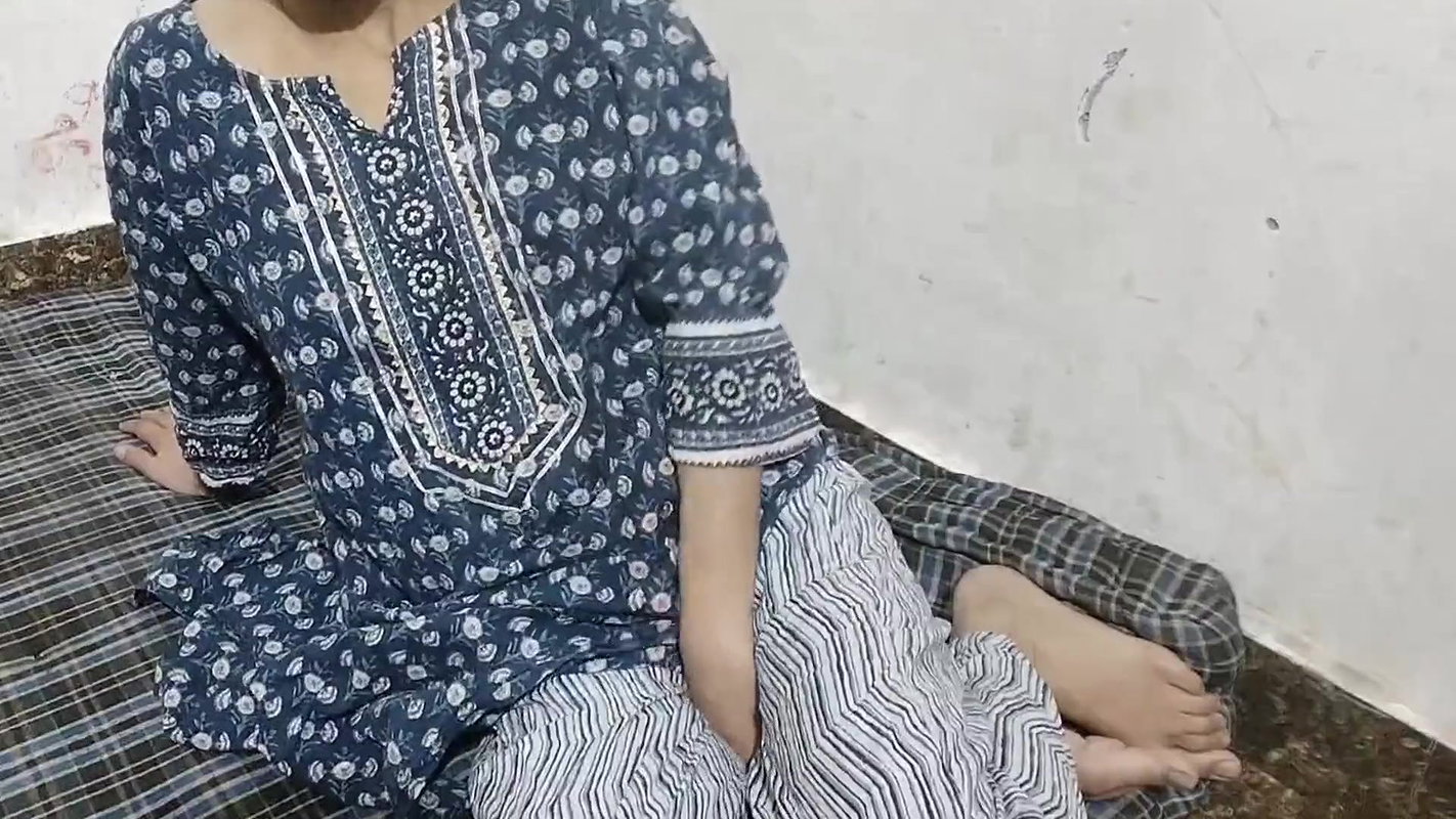 Aunty ko saman dene ke bahane oyo room me pela