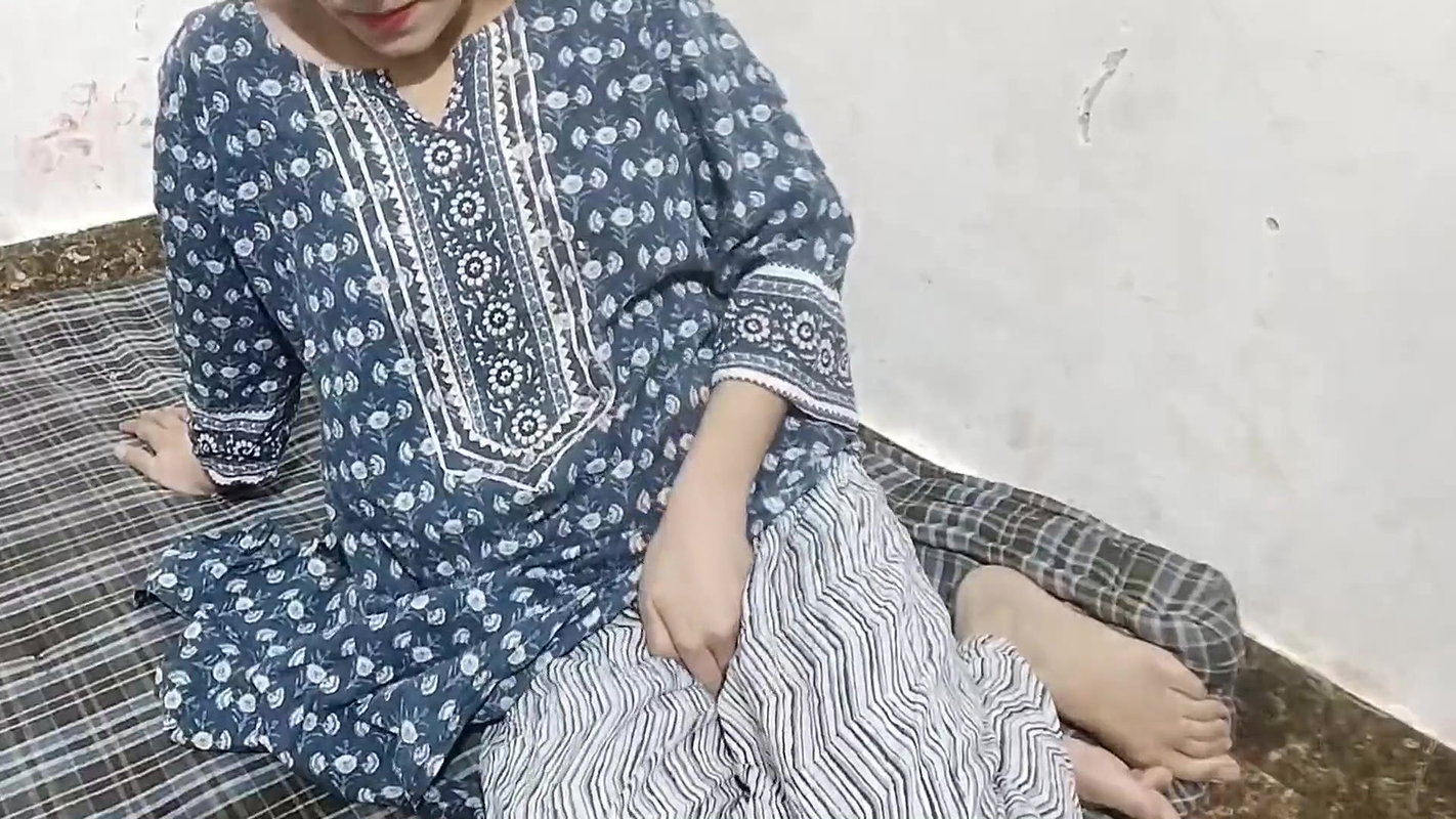 Aunty ko saman dene ke bahane oyo room me pela