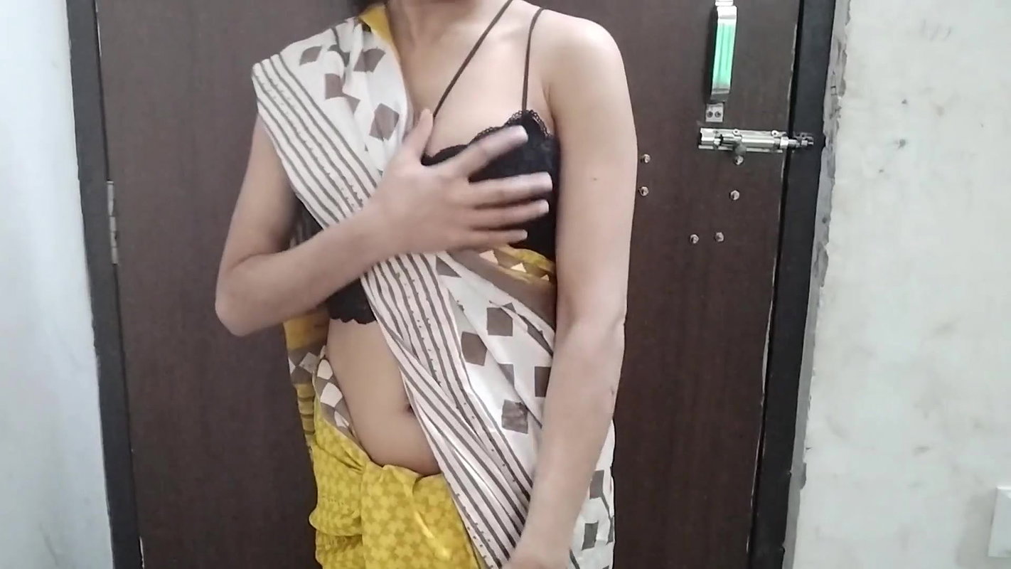 Aunty ko saman dene ke bahane pel diya