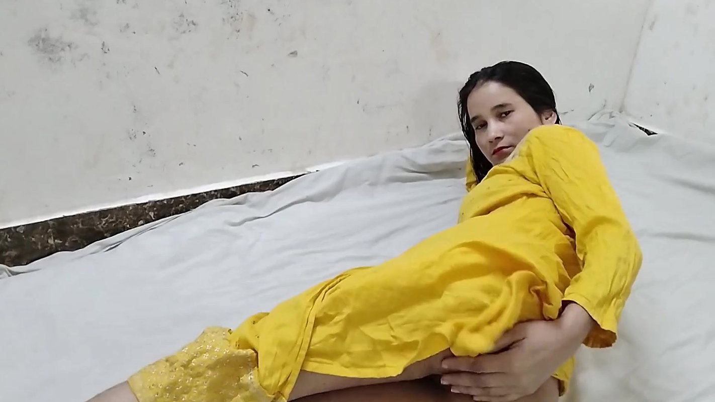 Bhabhi ko jabar dasti chut mar ke paani nikala