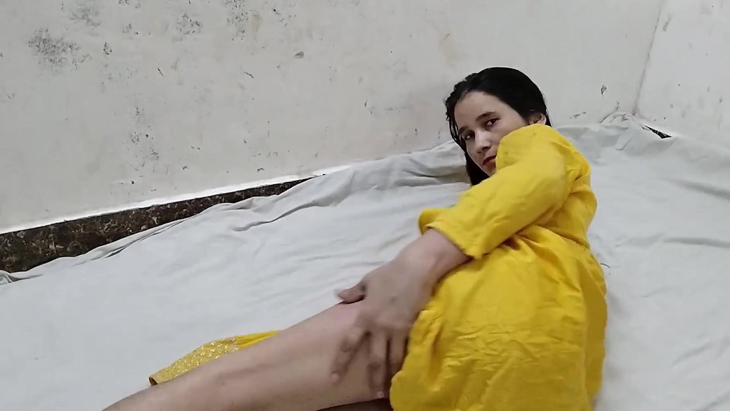 Bhabhi ko jabar dasti chut mar ke paani nikala