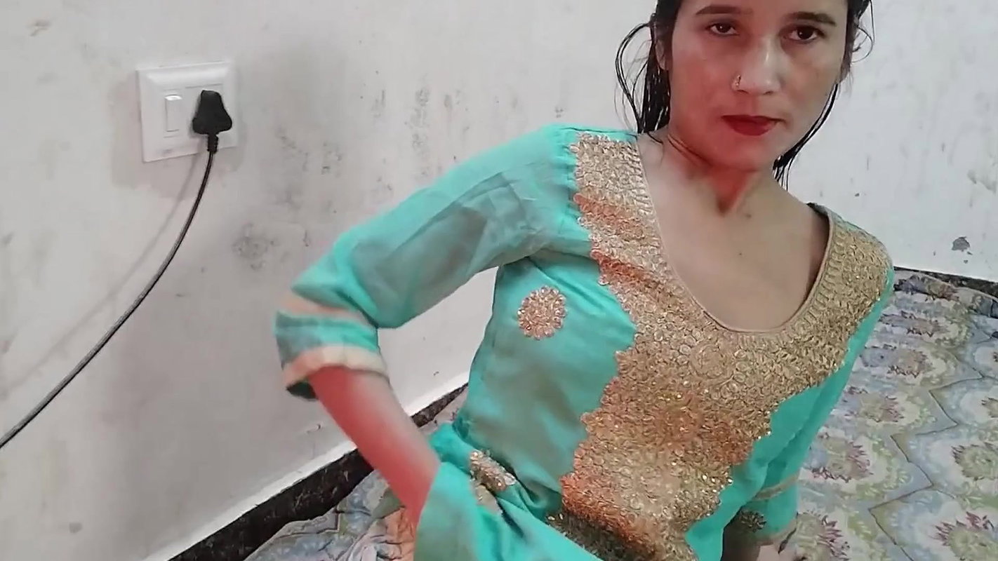Bhabhi ne jabar dasti doodh daba daba kar pela