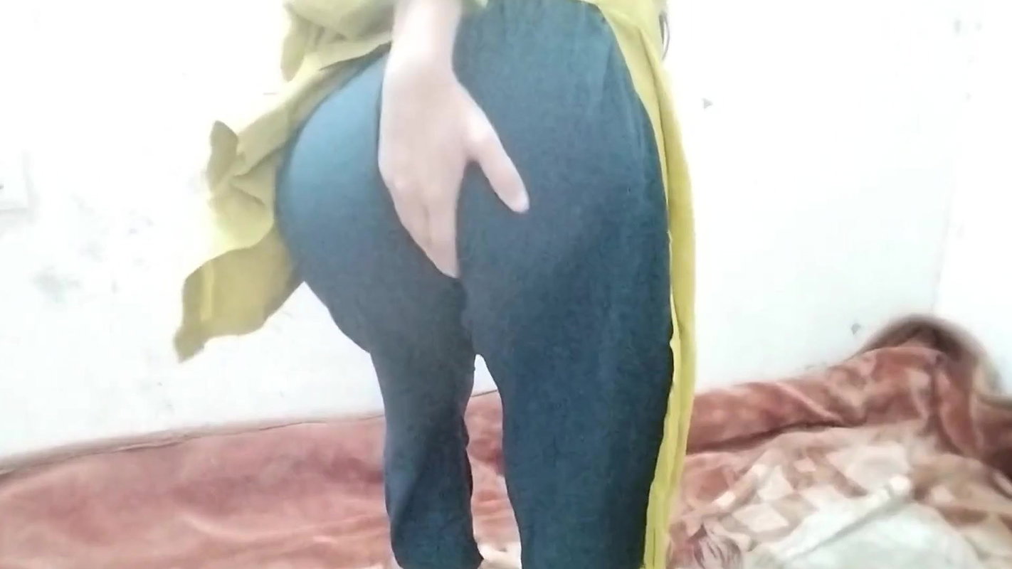 Bua ki ko ghar me band kar ke pela