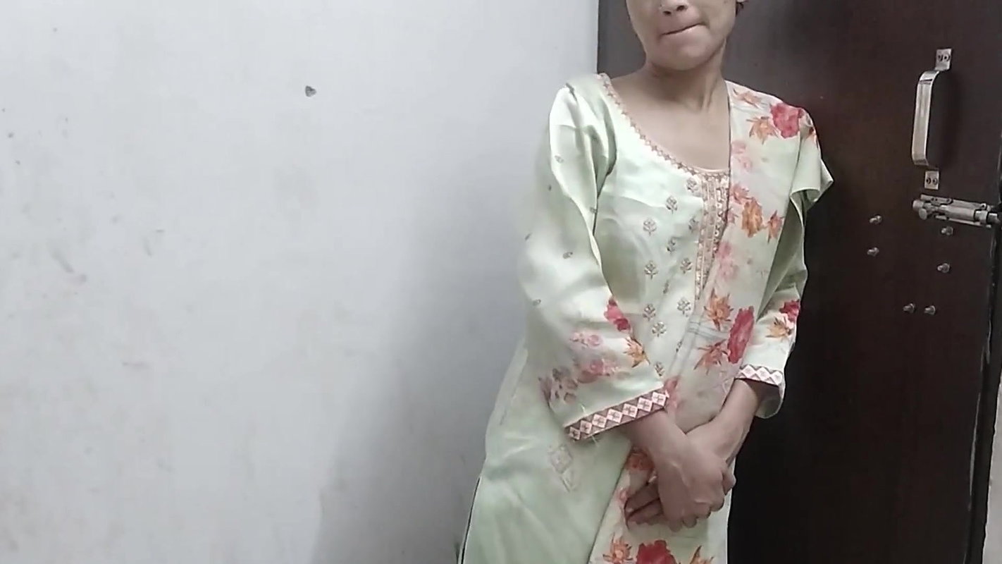 Chachi ko chodte ji ne dekh liya