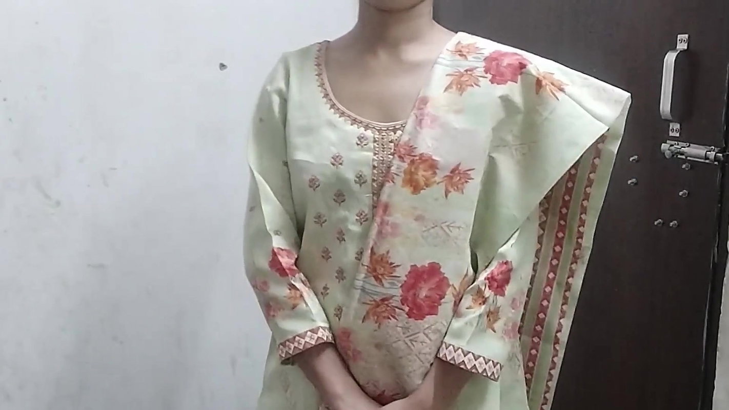 Chachi ko chodte ji ne dekh liya