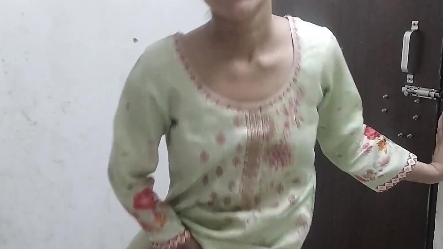 Chachi ko chodte ji ne dekh liya