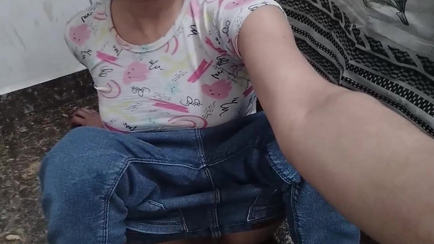 Cute step daughter ko paise dekar hotel me pel diya