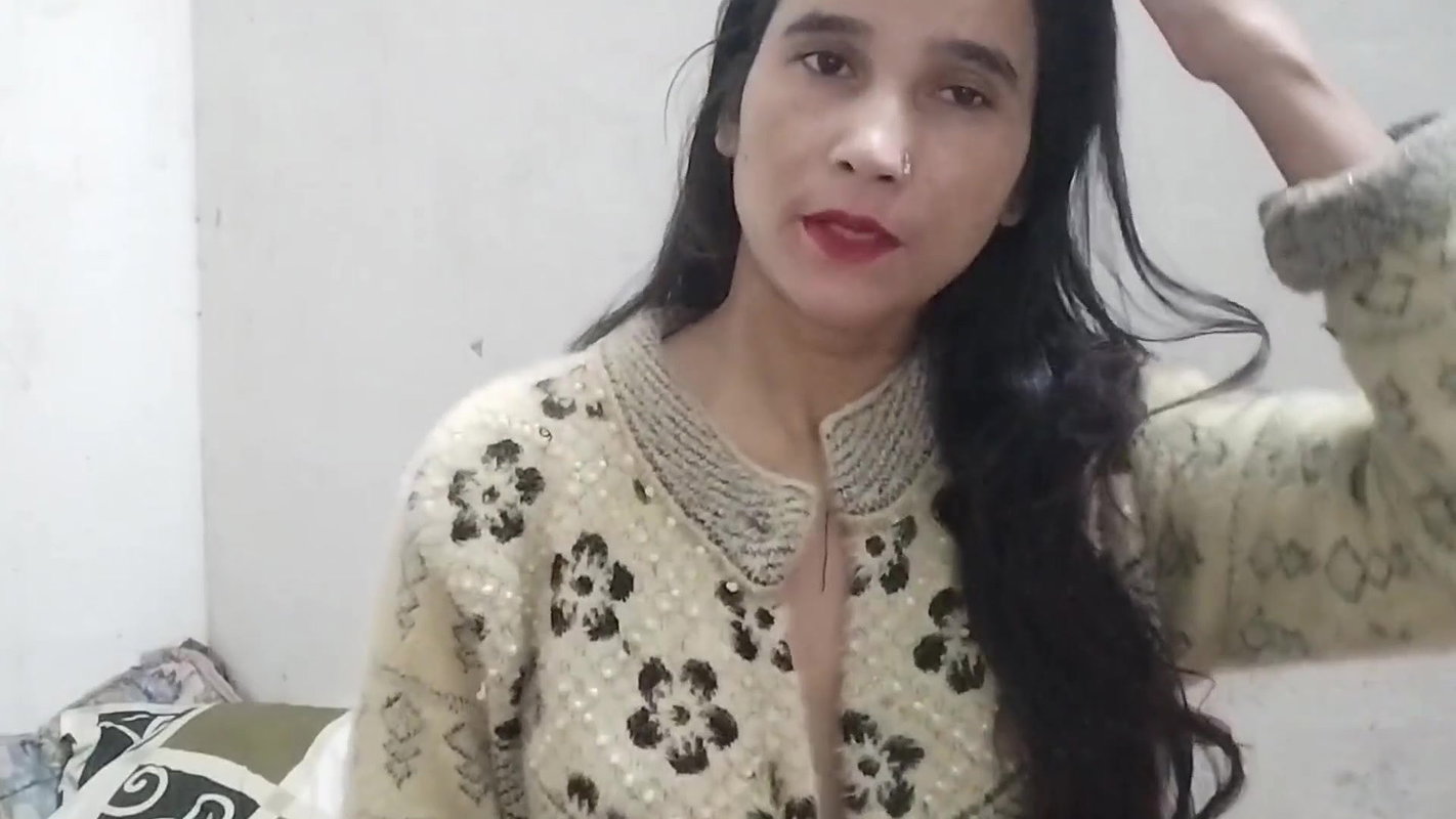 Desi aunty ko nanga karke bathroom me pela