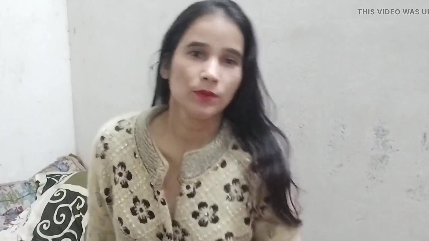 Desi aunty ko nanga karke bathroom me pela