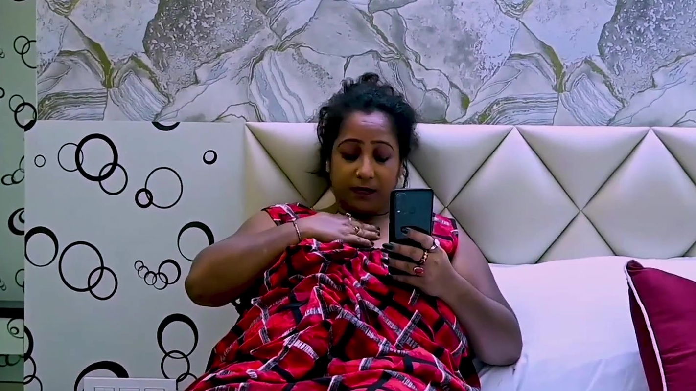 Hotel ke security guard ne madam ko pela