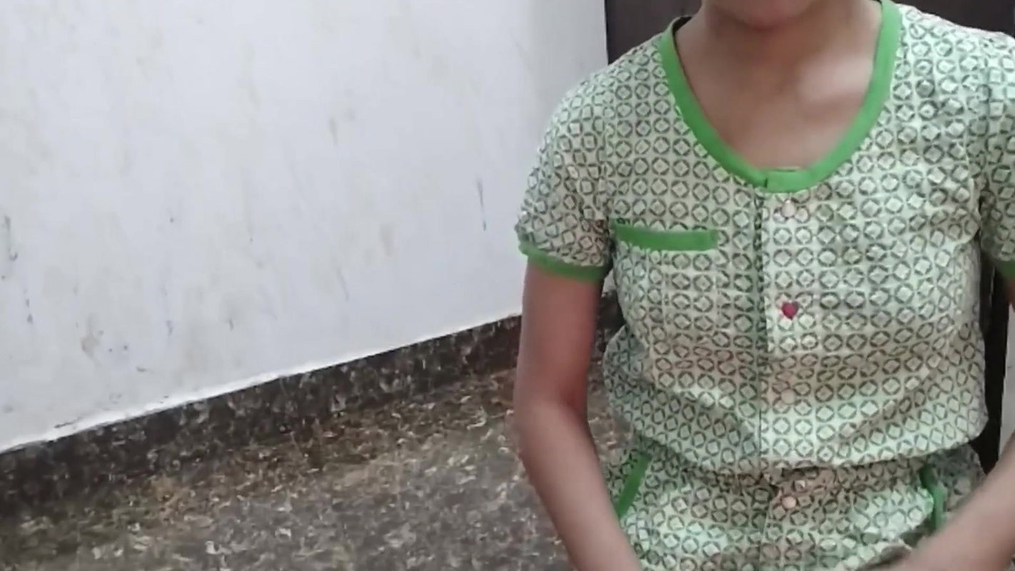 Indian college girl ko hotel me jabar dasti pela