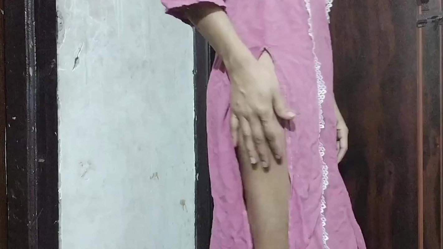 Indian college girl ko paise Dene ke jabar dasti pela